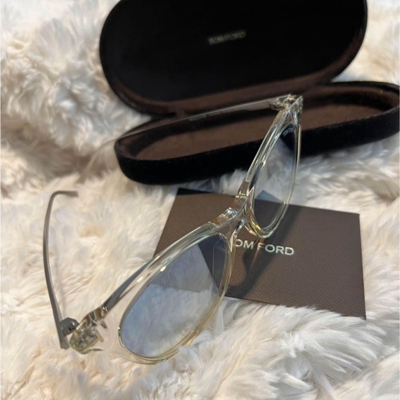 Tom Ford Clear Blue Gradient Authentic
Sunglasses - Picture 2 of 9